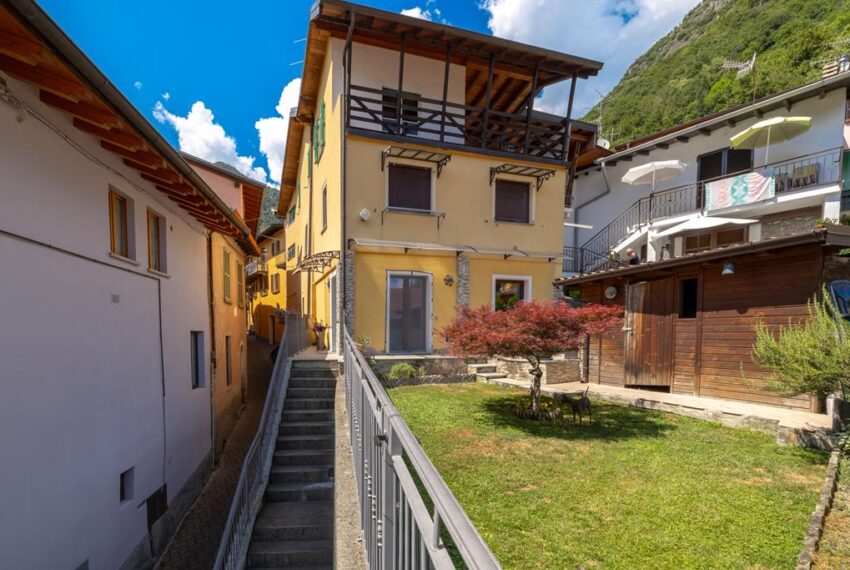 Casa Carlazzo con giardino (4)