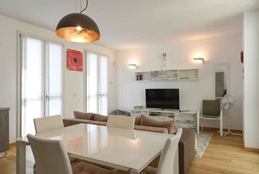 Lake Como Griante. Lake front apartment with terrac and garden (21)