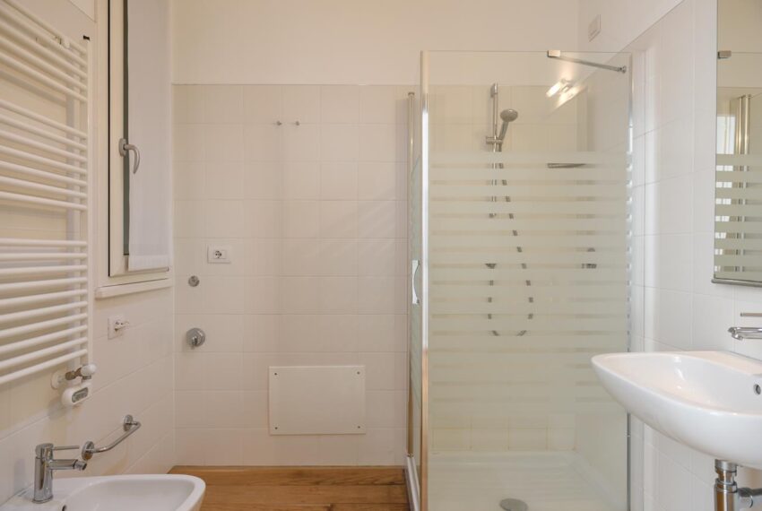 Lake Como Griante. Lake front apartment with terrac and garden (5)