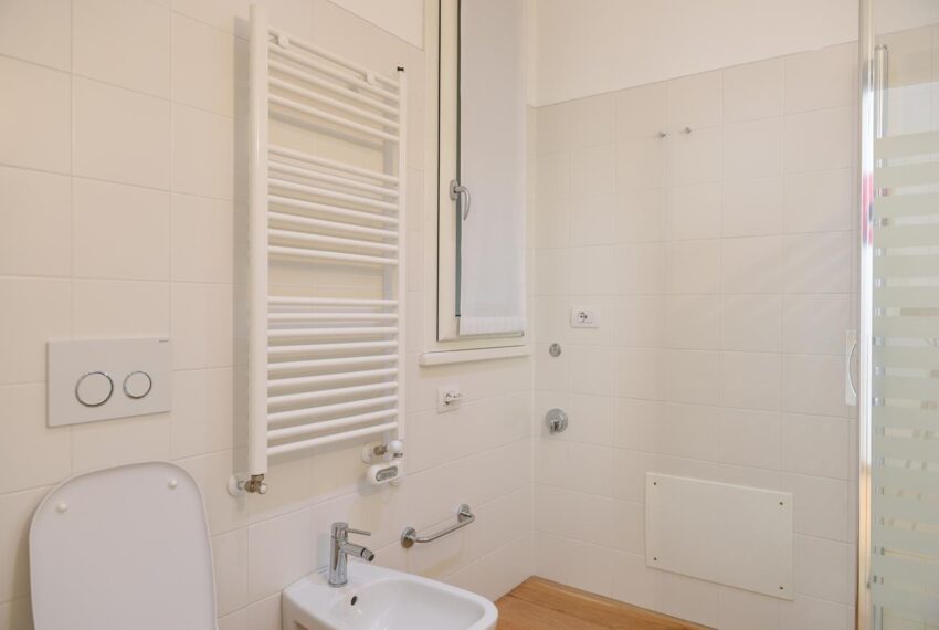 Lake Como Griante. Lake front apartment with terrac and garden (6)