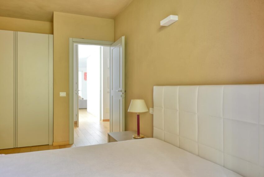 Lake Como Griante. Lake front apartment with terrac and garden (8)