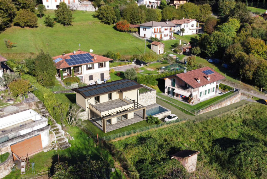 Menaggio villa di buova costruzione con piscina e giardino (1)