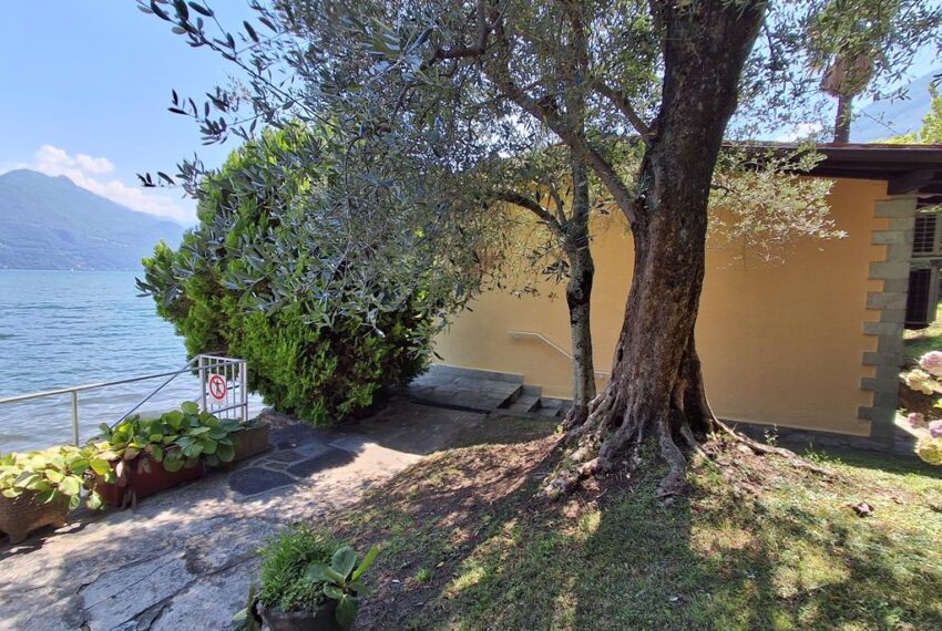 San Siro - Lake Como - lakeside villa (18)