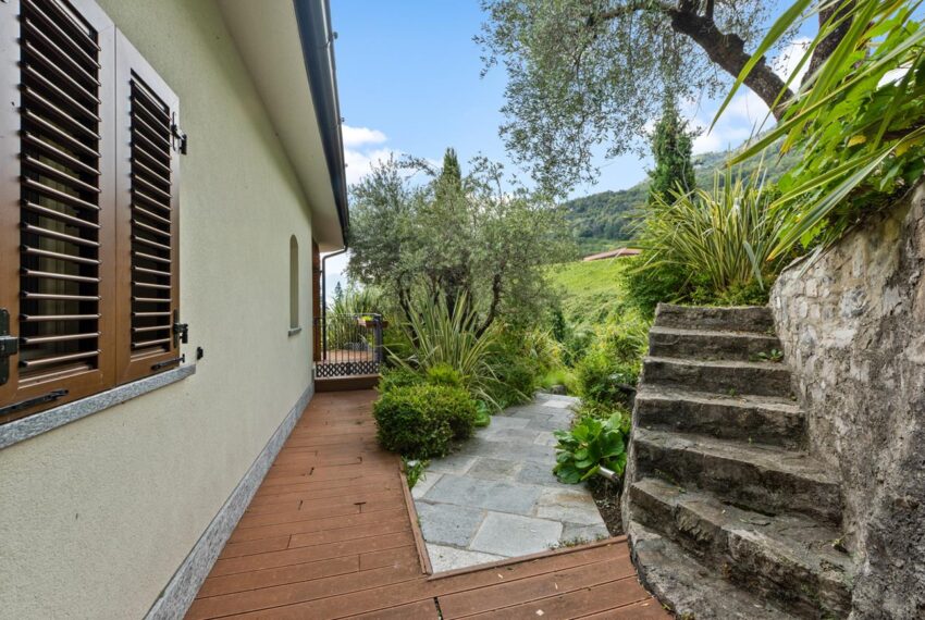 Menaggio villa con piscina vista lago (35)