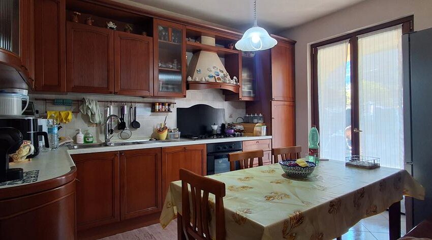 Porlezza casa con giardino (11)