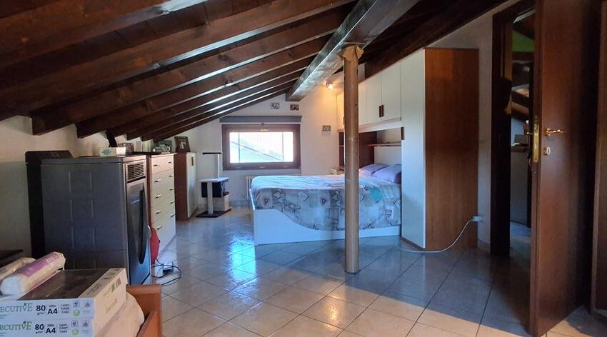 Porlezza casa con giardino (27)