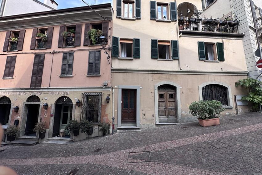 Menaggio grande bilocale in centro (2)