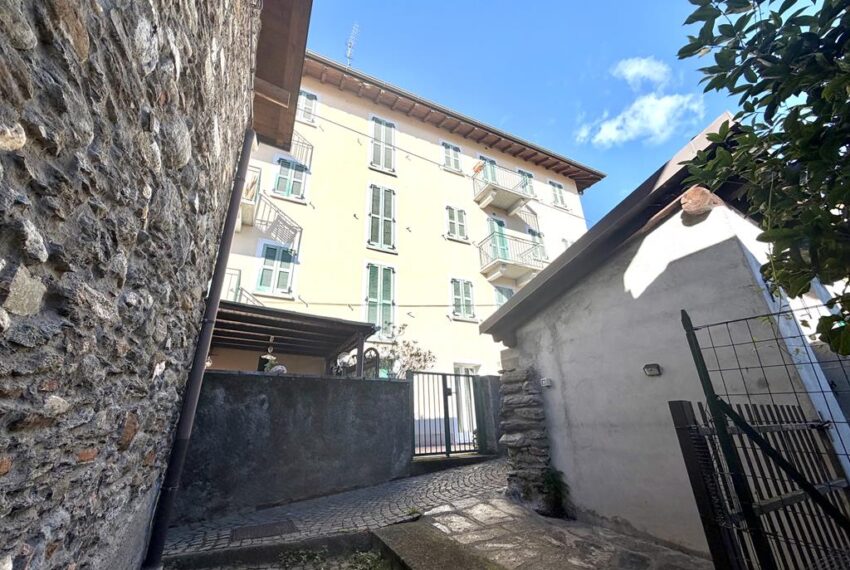 Musso appartamento in borgo con terrazza vista lago (1)